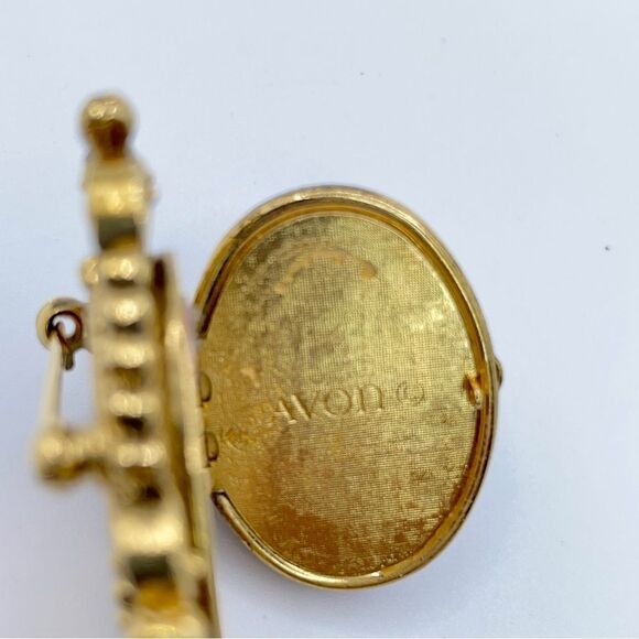 Vintage Avon Cameo Glace Brooch Pin Locket Gold Tone Filigree Trim Women - Picture 12 of 15